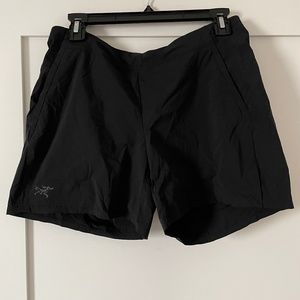 Lightweight pull on athletic shorts
